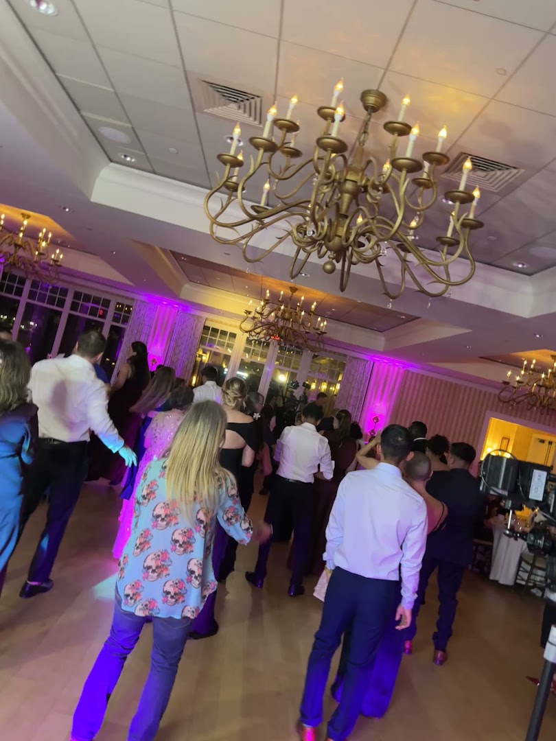 Energy built in real time at Real wedding dance floor in Massachusetts — DJ KYD & Co. event entertainment